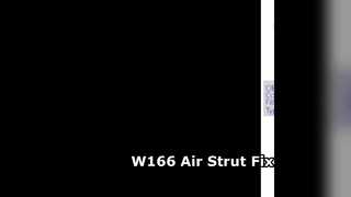 Sostituzione del montante della sospensione pneumatica Mercedes W166